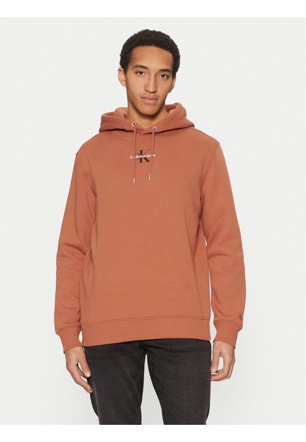 Calvin Klein Jeans Bluza J30J323749 Brązowy Regular Fit. Kolor: brązowy. Materiał: bawełna, syntetyk