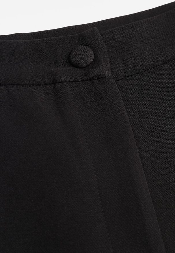 Renee - Czarne Klasyczne Spodnie VICES Garniturowe High Waist Dimaia. Okazja: na co dzień, na spotkanie biznesowe, do pracy, na imprezę. Stan: podwyższony. Kolor: czarny. Styl: klasyczny