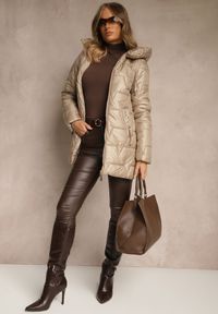 Renee - Beżowa Przejściowa Kurtka z Pikowanymi Przeszyciami Kapturem i Suwakami Taranessa. Okazja: na imprezę, na co dzień. Kolor: beżowy. Materiał: jeans, dzianina. Styl: elegancki, casual, klasyczny #2