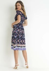 Born2be - Granatowa Rozkloszowana Sukienka Bawełniana Hiszpanka we Wzór Paisley Dottia. Typ kołnierza: dekolt hiszpanka. Kolor: niebieski. Materiał: bawełna. Wzór: paisley #4