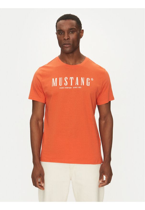 Mustang T-Shirt Austin 1016264 Pomarańczowy Regular Fit. Kolor: pomarańczowy. Materiał: bawełna