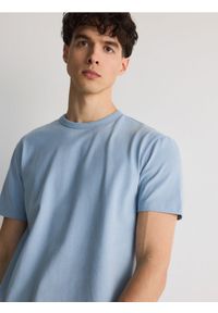 Reserved - T-shirt comfort fit - jasnoniebieski. Kolor: niebieski. Materiał: bawełna #1
