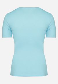 Born2be - Jasnoniebieski Bawełniany T-shirt Koszulka z Krótkim Rękawem Ozdobiona Nadrukiem i Cyrkoniami Codara. Okazja: na co dzień. Kolekcja: plus size. Kolor: niebieski. Materiał: bawełna. Długość rękawa: krótki rękaw. Długość: krótkie. Wzór: nadruk, aplikacja. Styl: casual #7