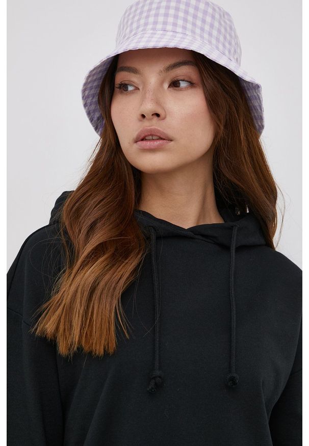 Vero Moda - Sukienka. Typ kołnierza: kaptur. Kolor: czarny. Materiał: dzianina, materiał. Długość rękawa: długi rękaw. Wzór: gładki