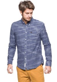 Lee - KOSZULA LEE BUTTON DOWN WASHED BLUE L880IOLR. Typ kołnierza: button down. Kolor: biały. Długość rękawa: długi rękaw. Długość: długie. Wzór: kratka. Styl: elegancki #8