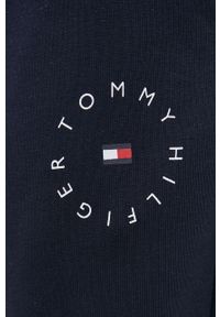 TOMMY HILFIGER - Tommy Hilfiger Spodnie męskie kolor granatowy z nadrukiem. Kolor: niebieski. Materiał: bawełna, dzianina. Wzór: nadruk
