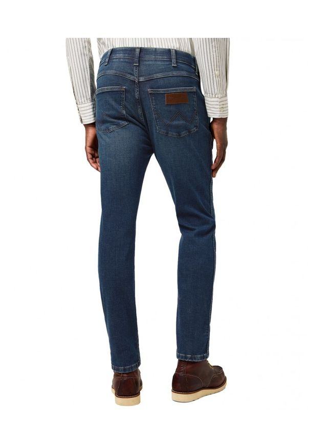 Wrangler - MESKIE SPODNIE WRANGLER LARSTON MARINE TINT 112371025. Styl: marine