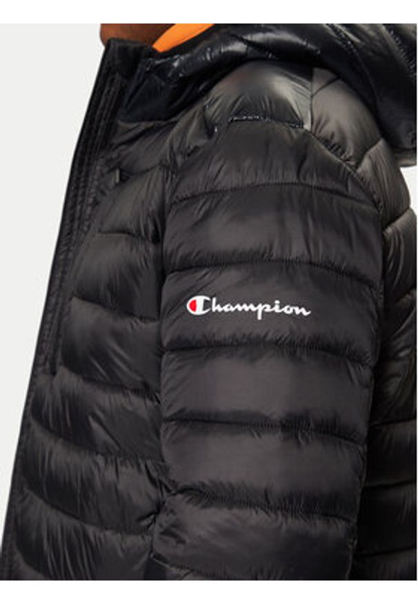 Champion Kurtka zimowa 220340 Czarny Regular Fit. Kolor: czarny. Materiał: syntetyk. Sezon: zima