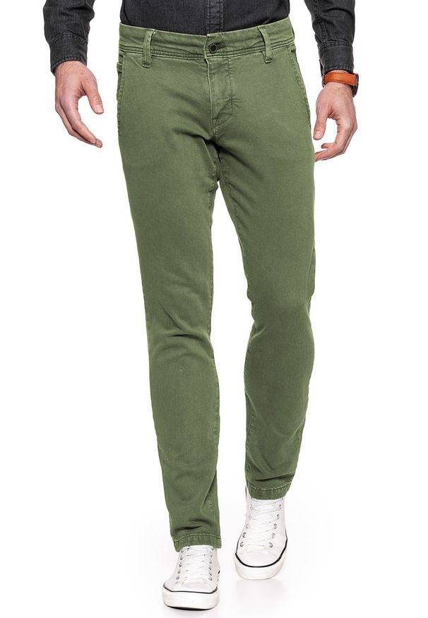 Mustang - MUSTANG SPODNIE MĘSKIE 5P CHINO DUSKY GREEN 1006701 6287. Wzór: aplikacja