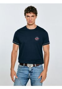 Big-Star - Koszulka męska z kontrastowymi przeszyciami granatowa Elvin 403. Okazja: na co dzień. Kolor: niebieski. Materiał: dzianina, jeans, bawełna, materiał, skóra, denim. Wzór: nadruk. Styl: klasyczny, casual