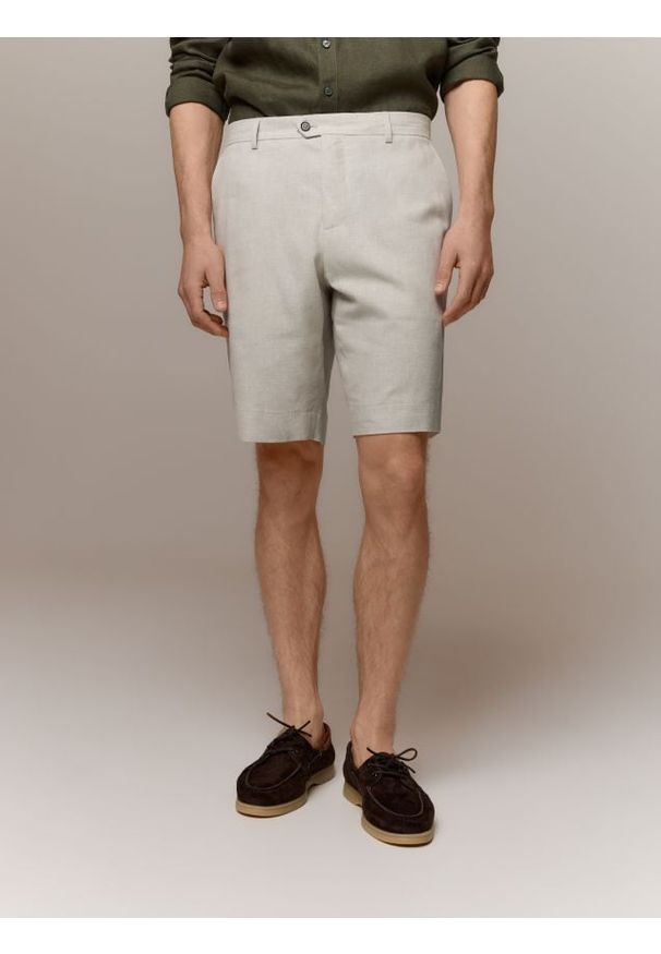 Reserved - Garniturowe szorty z lnem - beżowy. Kolor: beżowy. Materiał: len