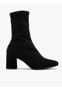 Ryłko - Elastyczne czarne botki na okrągłym klocku. Nosek buta: okrągły. Kolor: czarny. Materiał: syntetyk. Szerokość cholewki: normalna. Obcas: na obcasie. Wysokość obcasa: średni #1