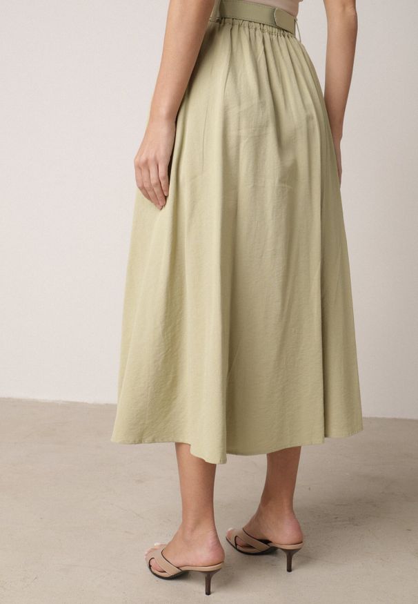 Born2be - Zielona Spódnica Rozkloszowana z Bawełną i Paskiem oraz Kieszniami Jorlea. Okazja: na co dzień. Kolor: zielony. Materiał: bawełna. Sezon: lato. Styl: boho, casual, klasyczny, elegancki