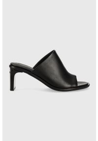 Calvin Klein klapki skórzane CURVED STILETTO MULE damskie kolor czarny na słupku HW0HW01628. Kolor: czarny. Materiał: skóra. Obcas: na słupku. Wysokość obcasa: średni