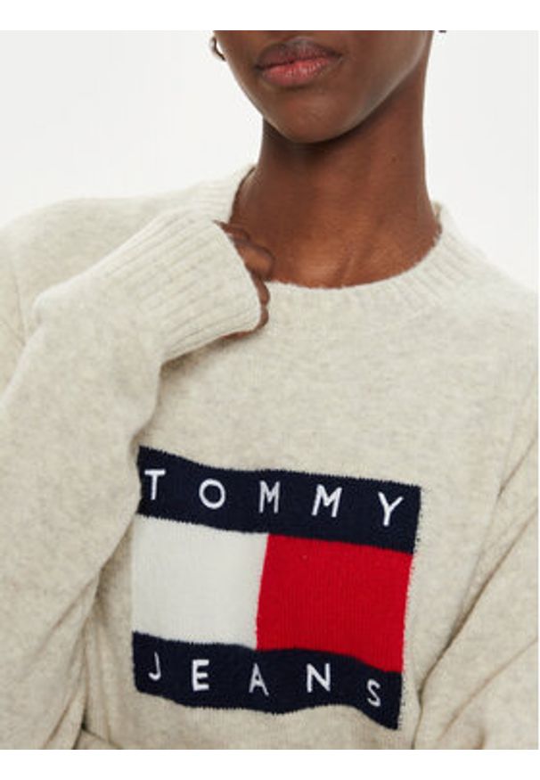 Tommy Jeans Sweter Flag DW0DW18681 Beżowy Relaxed Fit. Kolor: beżowy. Materiał: syntetyk