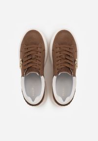 Born2be - Jasnobrązowe Sneakersy Vices na Grubej Podeszwie z Metaliczną Ozdobą Tatorelis. Okazja: na co dzień. Kolor: beżowy. Materiał: jeans. Wzór: aplikacja #9