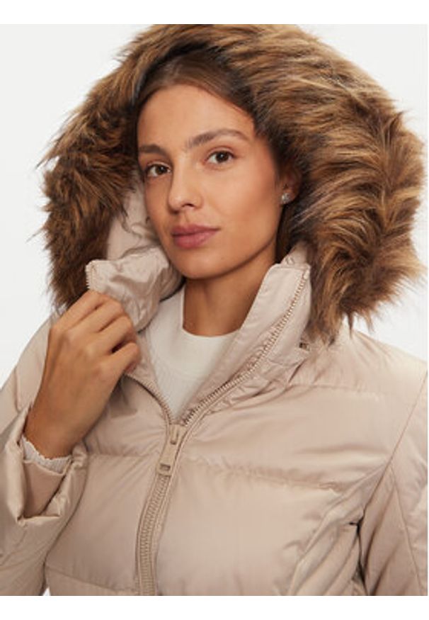 Guess Płaszcz zimowy New Olga W4BL40 WEX52 Beżowy Regular Fit. Kolor: beżowy. Materiał: syntetyk. Sezon: zima
