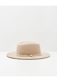 RUSLAN BAGINSKIY - Beżowy kapelusz. Kolor: beżowy. Materiał: materiał. Wzór: aplikacja
