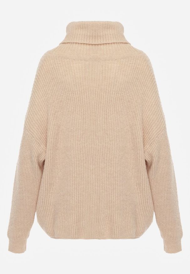 Renee - Beżowy Golf Oversize Malia. Okazja: na co dzień. Typ kołnierza: golf. Kolor: beżowy. Materiał: jeans, skóra, dzianina, wiskoza. Długość rękawa: długi rękaw. Długość: długie. Wzór: prążki, ze splotem. Styl: casual, klasyczny