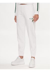 Guess Spodnie dresowe Zoey V4GB04 KC6V1 Biały Regular Fit. Kolor: biały. Materiał: bawełna