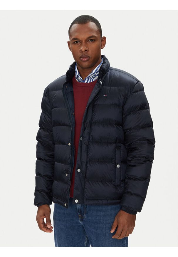 Tommy Jeans Kurtka puchowa DM0DM21937 Granatowy Regular Fit. Kolor: niebieski. Materiał: syntetyk