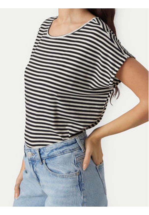 Vero Moda T-Shirt Ava 10284469 Czarny Regular Fit. Kolor: czarny. Materiał: lyocell