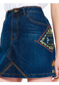 TROLL - Mini spódniczka jeansowa damska, haftowana. Okazja: na co dzień. Kolor: niebieski. Materiał: jeans. Długość: krótkie. Wzór: haft. Sezon: wiosna, lato. Styl: casual #7