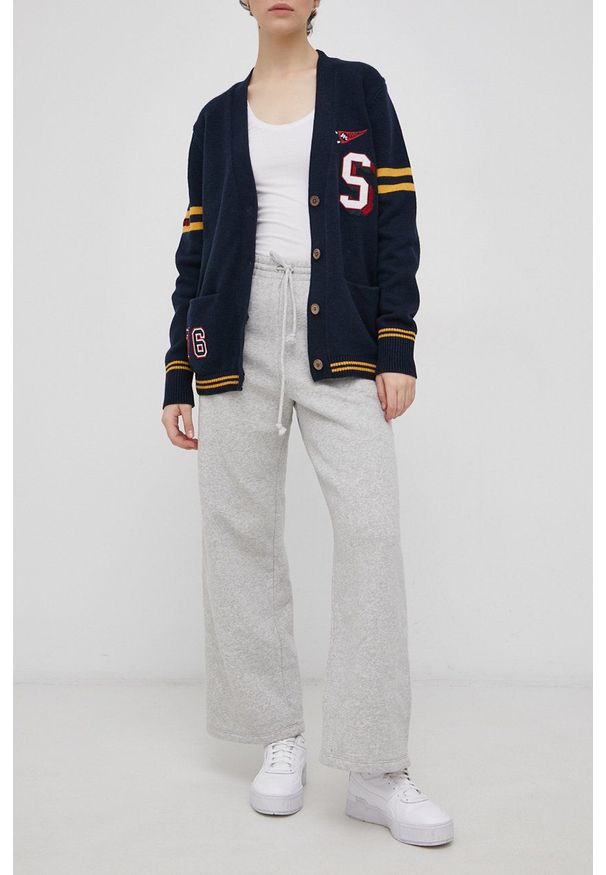 Levi's® - Levi's Spodnie damskie kolor szary melanżowe. Stan: podwyższony. Kolor: szary. Materiał: dzianina. Wzór: melanż