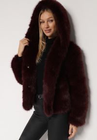 Born2be - Bordowa Kurtka Futrzana z Nieodpinanym Kapturem Vetirire. Okazja: na co dzień. Kolor: czerwony. Materiał: futro. Styl: elegancki, casual #7