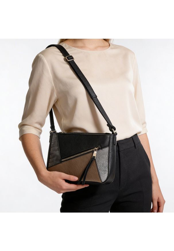 ILF - Czarna Torebka Damska Ilf Klasyczna Listonoszka. Kolor: czarny. Wzór: aplikacja. Materiał: skórzane. Styl: klasyczny