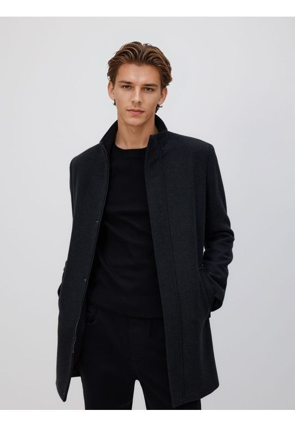 Reserved - Długi płaszcz z wełną - czarny. Kolor: czarny. Materiał: wełna. Długość: długie