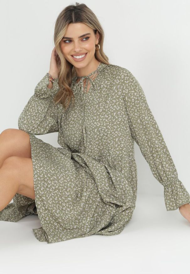 Born2be - Zielona Sukienka Adrasixie. Kolor: zielony. Długość rękawa: długi rękaw. Wzór: aplikacja. Styl: boho. Długość: maxi