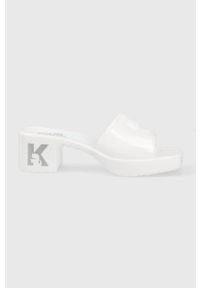 Karl Lagerfeld klapki JELLY BLOK HEEL damskie kolor biały na słupku. Kolor: biały. Materiał: materiał, guma. Wzór: gładki. Obcas: na słupku. Wysokość obcasa: średni