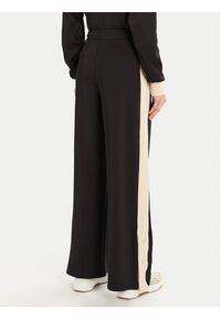 Guess Spodnie dresowe V5RB00 KCO72 Brązowy Regular Fit. Kolor: brązowy. Materiał: syntetyk