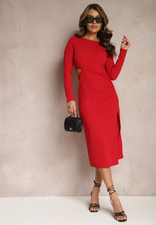 Renee - Bordowa Koktajlowa Sukienka Midi Ozdobiona Rozcięciem na Dole i Wycięciami w Talii Aletines. Kolor: czerwony. Wzór: aplikacja. Styl: wizytowy. Długość: midi