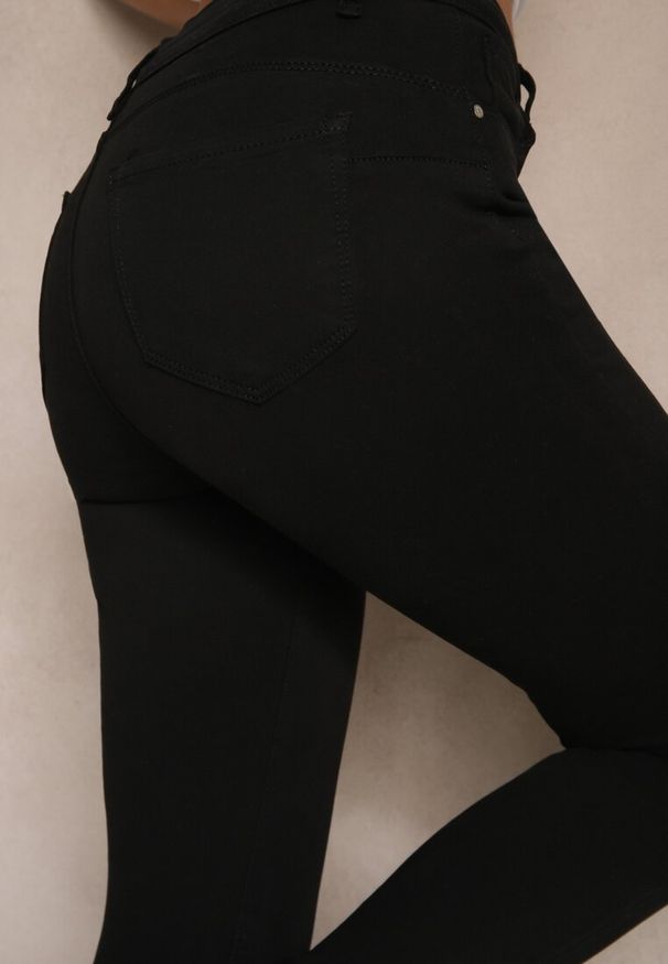 Renee - Czarne Spodnie Skinny Tenyrea. Kolor: czarny. Materiał: jeans. Długość: długie. Wzór: aplikacja. Styl: klasyczny