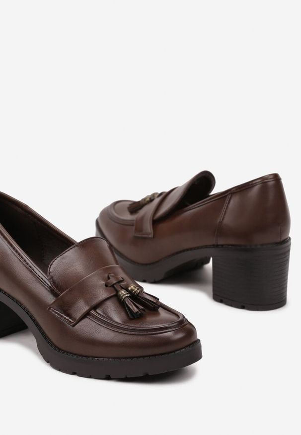 Born2be - Ciemnobrązowe Półbuty na Obcasie w Stylu Mokasynów z Frędzlami Arkena. Okazja: na co dzień. Kolor: brązowy. Obcas: na obcasie. Styl: vintage, casual. Wysokość obcasa: średni