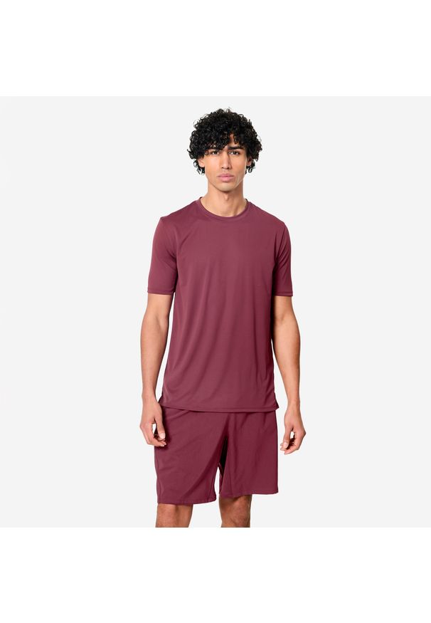 DOMYOS - Koszulka fitness męska Domyos krótki rękaw. Kolor: fioletowy. Materiał: poliester, materiał. Długość rękawa: krótki rękaw. Długość: krótkie. Sport: fitness