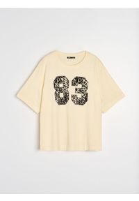 Sinsay - Bawełniana koszulka z napisem - kremowy. Kolor: kremowy. Materiał: bawełna. Wzór: napisy #1