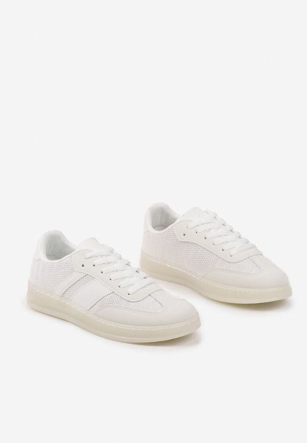 Born2be - Białe Sneakersy Tenisówki z Geometrycznym Wzorem Eleamila. Okazja: na co dzień. Zapięcie: sznurówki. Kolor: biały. Materiał: jeans. Wzór: geometria