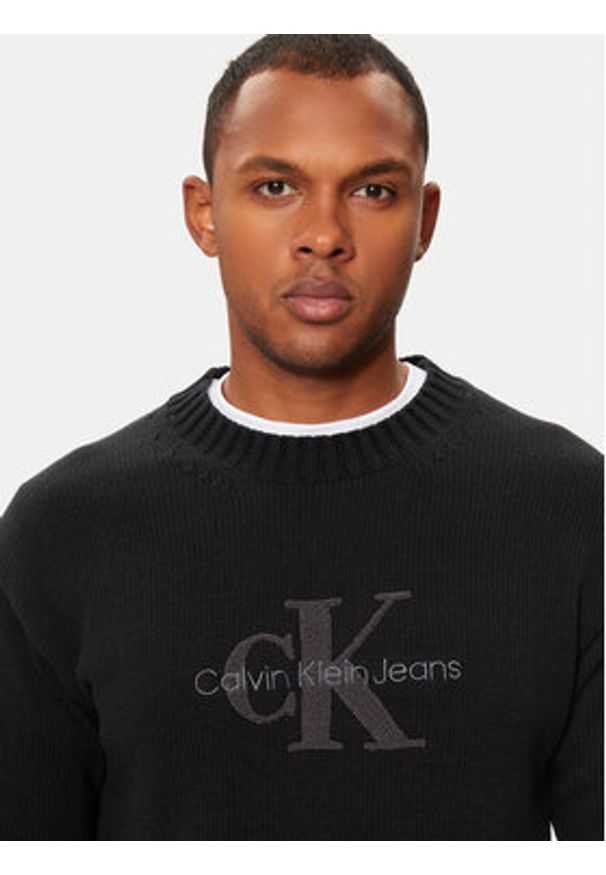 Calvin Klein Jeans Sweter Chenille Mnologo J30J326887 Czarny Regular Fit. Kolor: czarny. Materiał: syntetyk