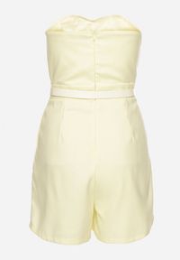 Born2be - Żółty Kombinezon Bez Rękawów Zdobiony Zakładkami i Paskiem z Klamrą Silurea. Okazja: na co dzień. Kolor: żółty. Długość rękawa: bez rękawów. Wzór: aplikacja. Styl: casual, elegancki #7