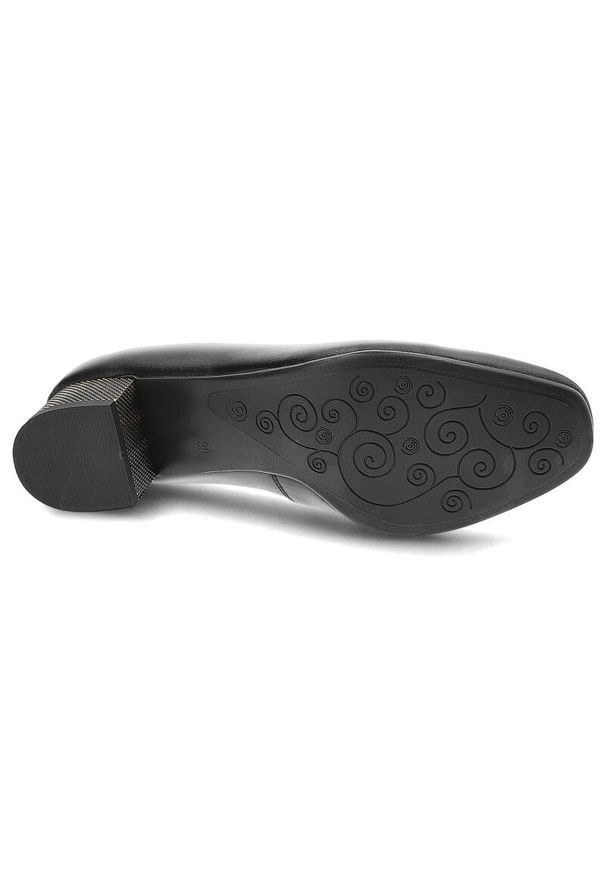 Czarne Czółenka Maciejka Buty Na Obcasie. Okazja: do pracy, na co dzień, na spotkanie biznesowe. Kolor: czarny. Materiał: skóra. Obcas: na obcasie. Styl: klasyczny, casual, elegancki, biznesowy. Wysokość obcasa: średni