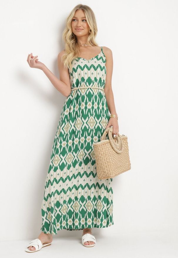 Born2be - Zielona Wiskozowa Sukienka na Regulowanych Ramiączkach o Geometrycznym Wzorze Vididia. Okazja: na plażę, na co dzień. Kolor: zielony. Materiał: wiskoza. Długość rękawa: na ramiączkach. Wzór: geometria. Styl: casual, wakacyjny, klasyczny