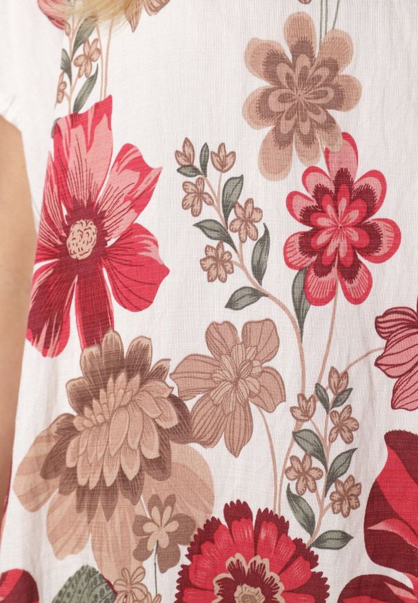 Born2be - Czerwona Wiskozowa Bluzka w Kwiaty Talina. Okazja: na co dzień. Kolor: czerwony. Materiał: wiskoza. Wzór: kwiaty. Styl: elegancki, klasyczny, casual