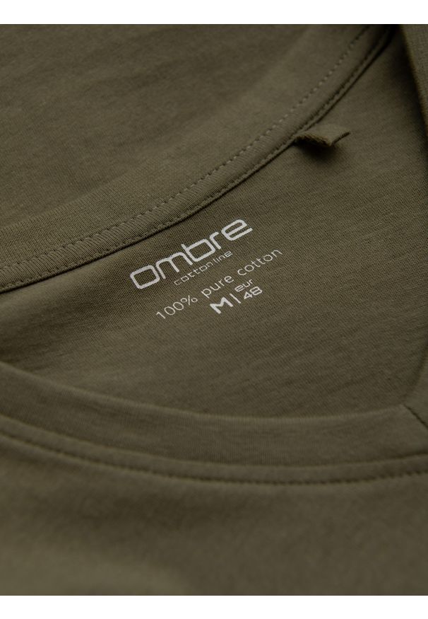 Ombre Clothing - Longsleeve męski bez nadruku z dekoltem w serek - ciemnooliwkowy V2 OM-LSBL-0108 - XXL. Okazja: na co dzień. Typ kołnierza: dekolt w serek. Kolor: oliwkowy. Materiał: materiał, bawełna. Długość rękawa: długi rękaw. Długość: długie. Wzór: gładki, jednolity. Styl: klasyczny, casual, elegancki