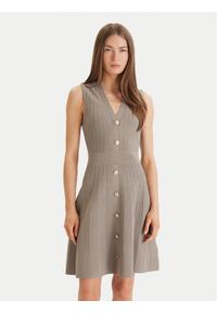 Guess Sukienka codzienna W6GK53 Z0658 Zielony Regular Fit. Okazja: na co dzień. Kolor: zielony. Materiał: wiskoza. Typ sukienki: proste. Styl: casual #1