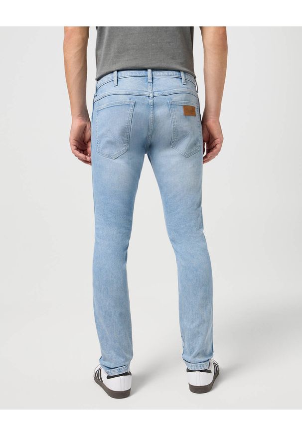 Wrangler - WRANGLER BRYSON MĘSKIE SPODNIE JEANSOWE JEANSY DŻINSY WHISPER BLUE 112350859 W14X017967