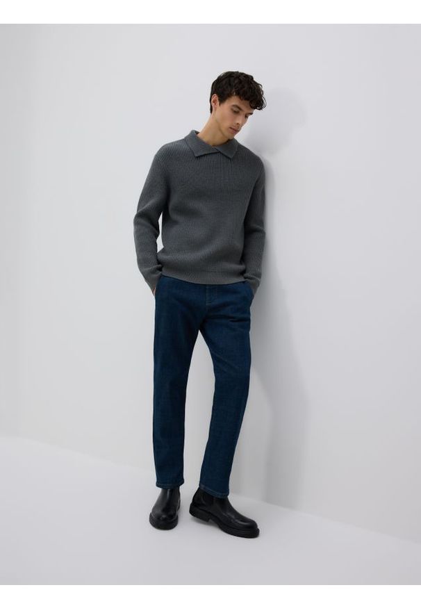 Reserved - Sweter polo z dodatkiem wełny - szary. Typ kołnierza: polo. Kolor: szary. Materiał: wełna
