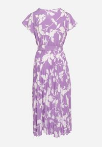 Born2be - Fioletowa Kopertowa Plisowana Sukienka z Gumką i Paskiem w Talii Denevia. Okazja: na co dzień. Kolor: fioletowy. Długość rękawa: krótki rękaw. Typ sukienki: kopertowe. Styl: casual #6